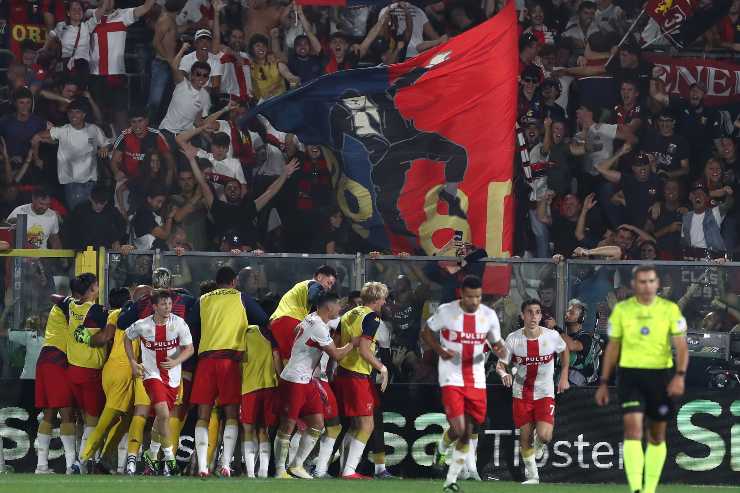 Il Genoa festeggia dopo il gol