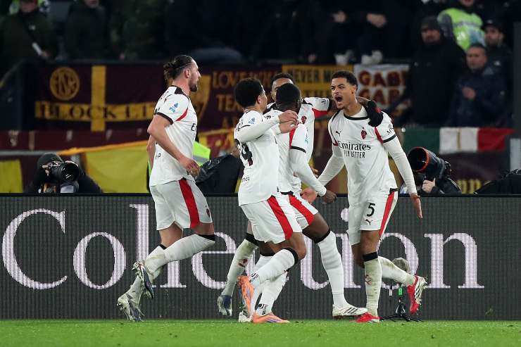 Il Milan esulta dopo il gol