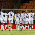 Il Bologna esulta dopo il gol