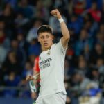 Nico Paz esulta dopo una rete