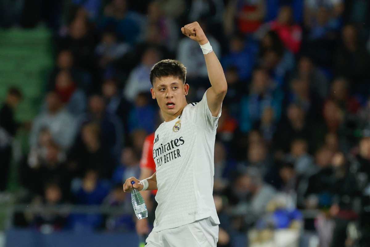 Nico Paz esulta dopo una rete