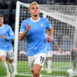 Isaksen esulta dopo il gol