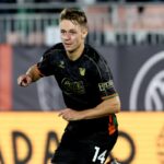 Nicolussi Caviglia esulta dopo un gol
