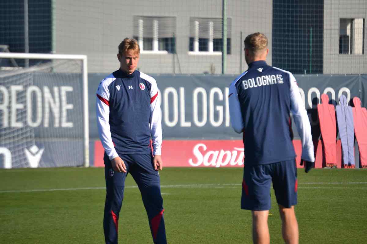 I giocatori del Bologna durante un allenamento a Casteldebole