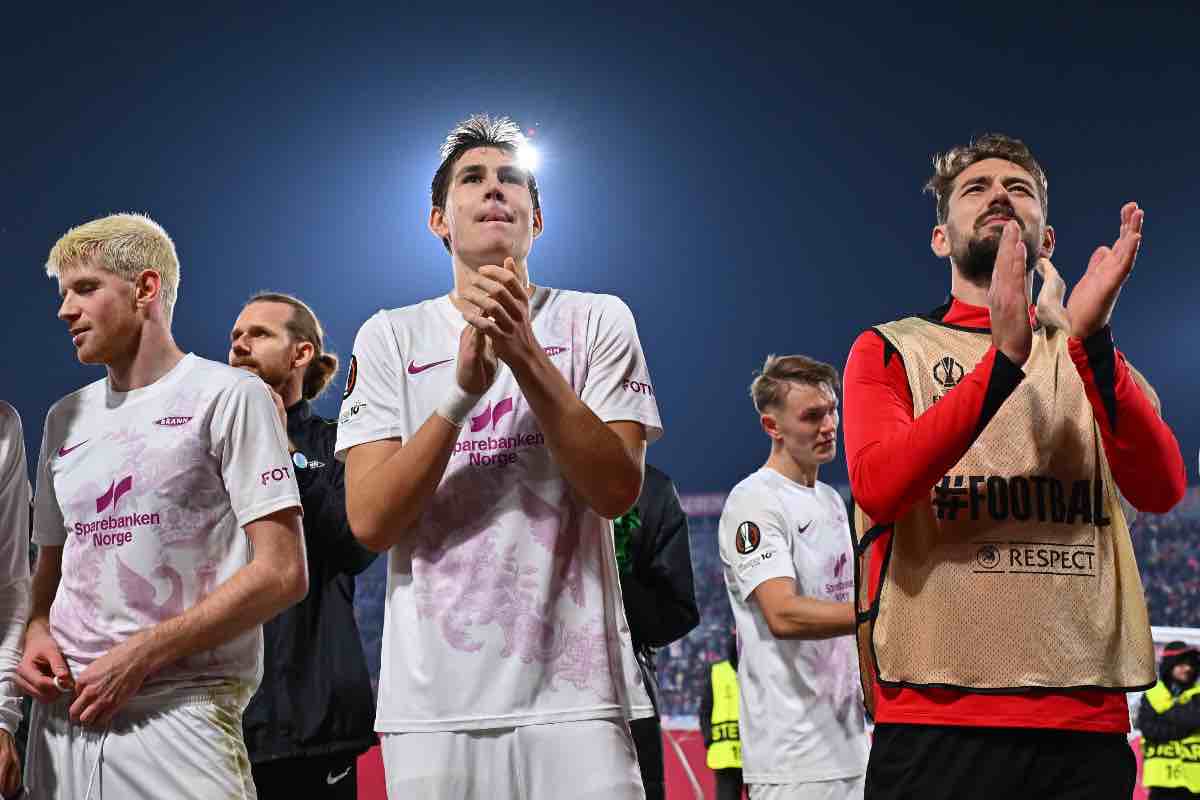 Eivind Helland con la maglia del Brann nella gara del girone di Europa League contro il Bologna