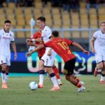 Emil Holm in azione durante Lecce-Bologna