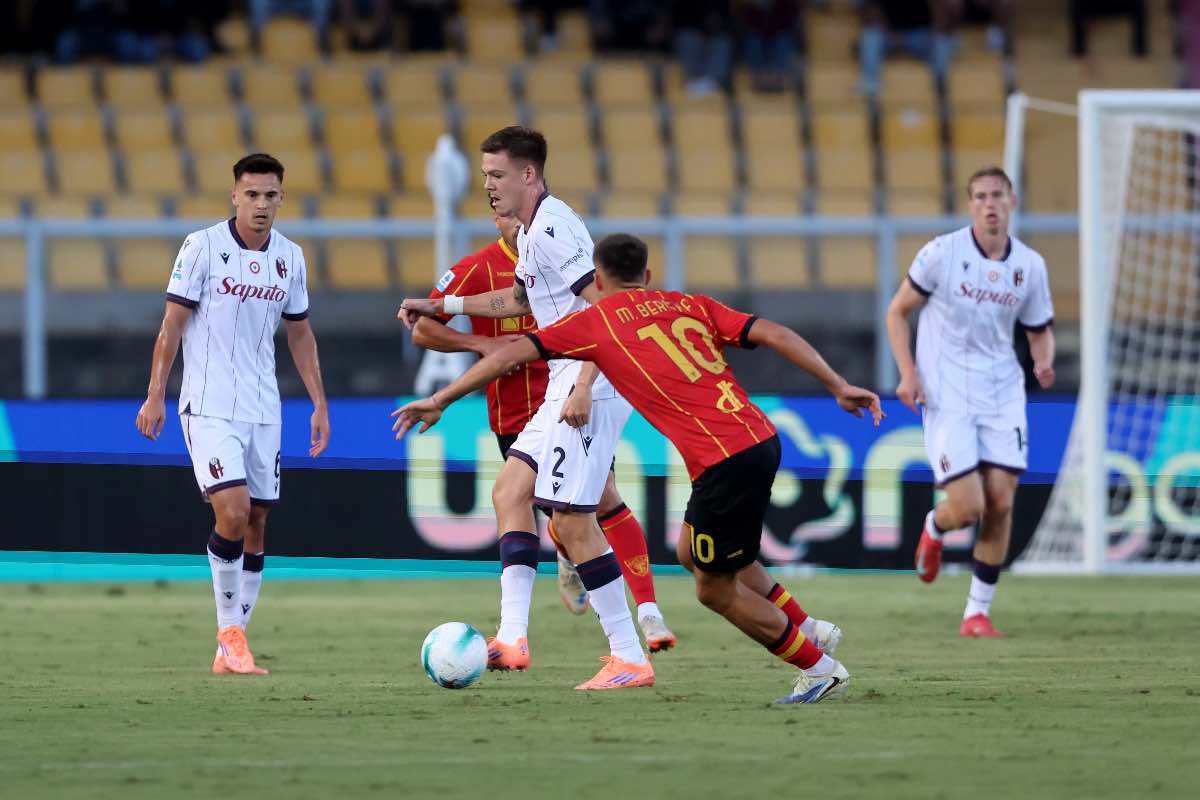 Emil Holm in azione durante Lecce-Bologna
