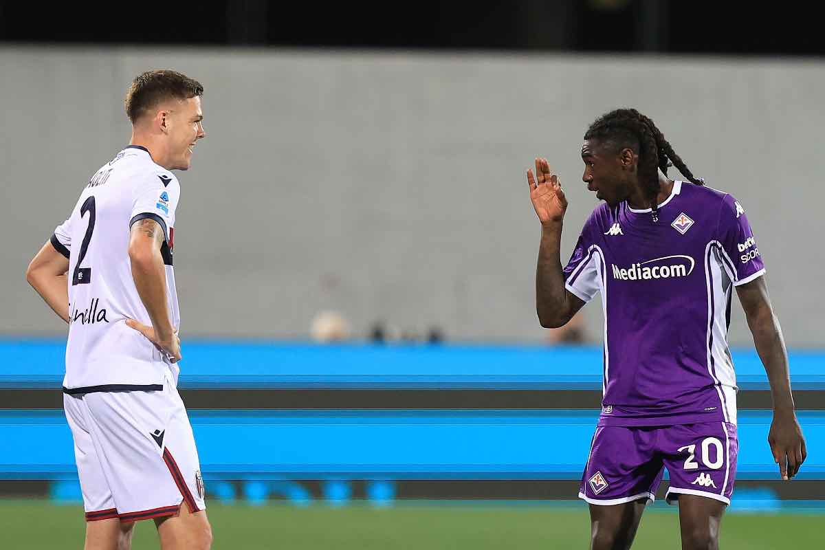 Kean sbeffeggia Holm dopo la rete in Fiorentina-Bologna