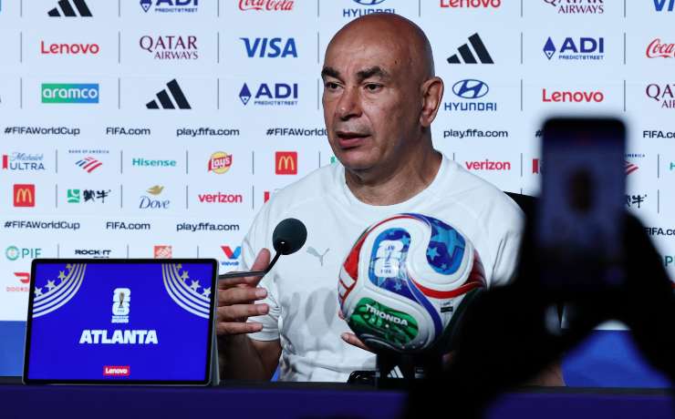 Hossam Hassan in conferenza stampa
