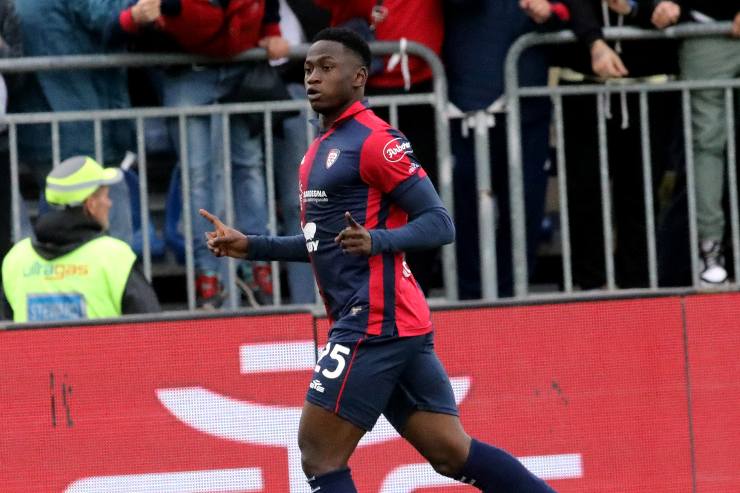 Sulemana con la maglia del Cagliari