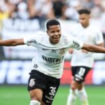 Wesley Gassova esulta con la maglia del Corinthians