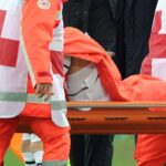 Giocatore infortunato in barella