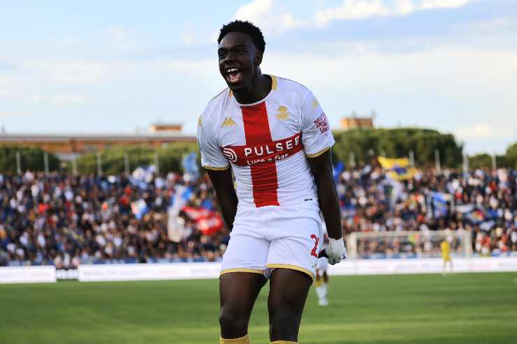 Jeff Ekhator esulta dopo un gol