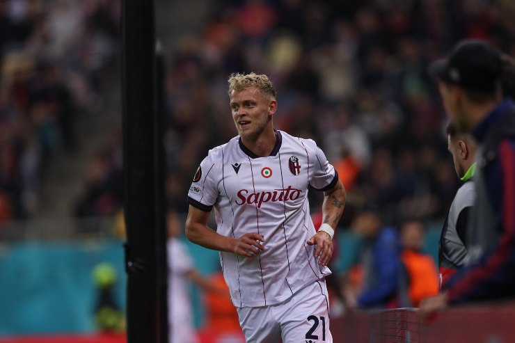 Odgaard esulta dopo il gol
