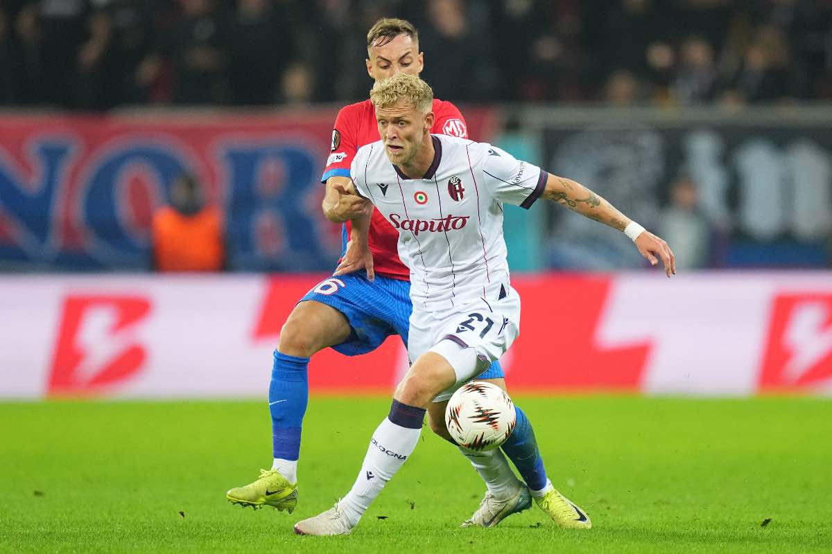 Jens Odgaard in azione durante FCSB-Bologna