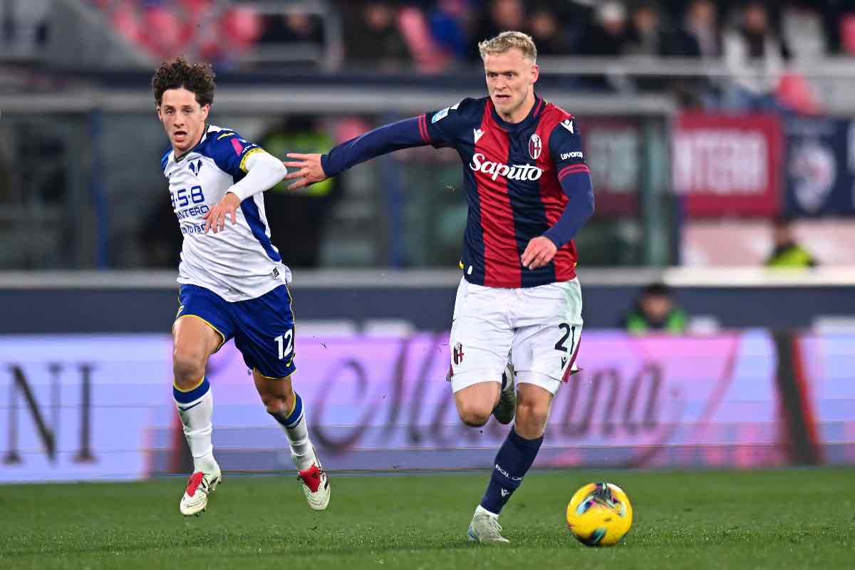 Jens Odgaard e Domagoj Bradaric durante Bologna-Verona