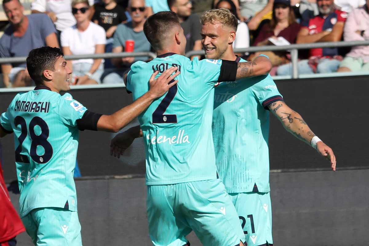 Odgaard e Holm esultano dopo il gol
