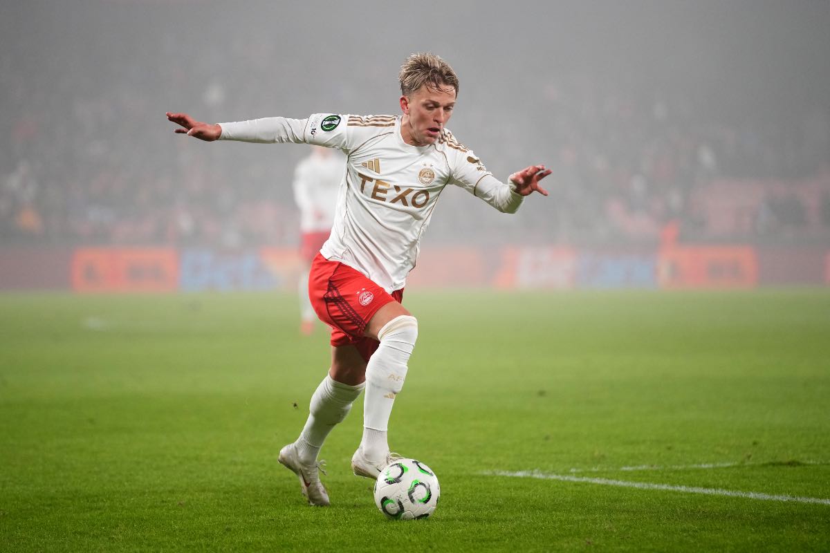 Jesper Karlsson in azione durante Sparta Praga-Aberdeen di Conference League