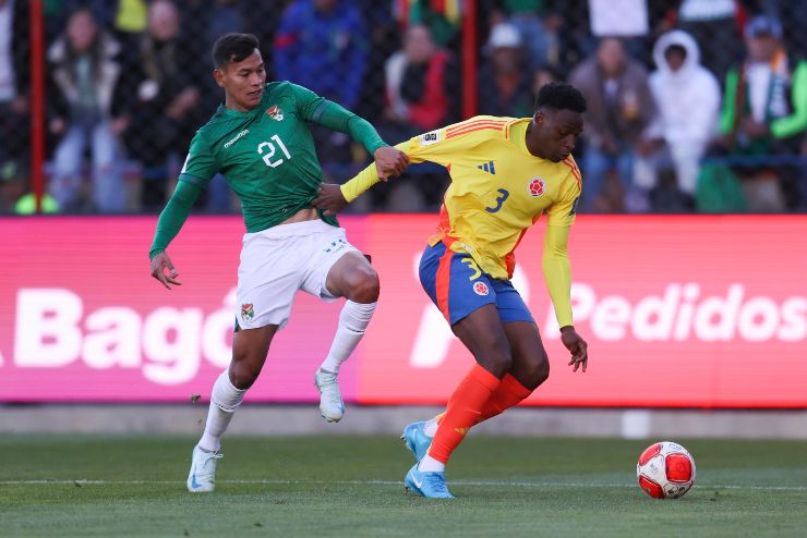 Jhon Lucumì in azione con la Colombia