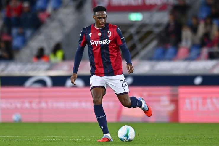 Jhon Lucumi in possesso palla