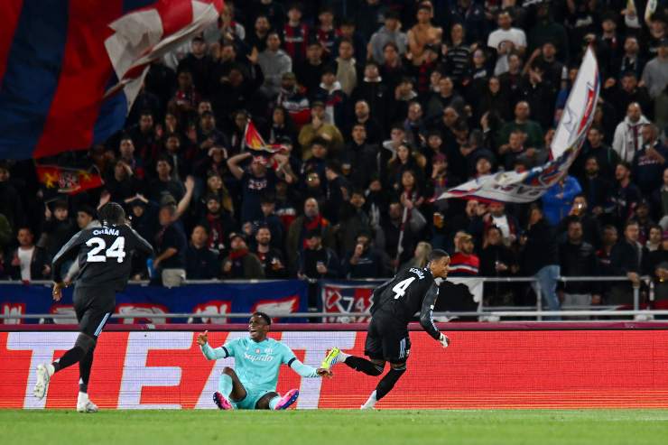 Jhon Lucumí nell'azione del gol dei Villans