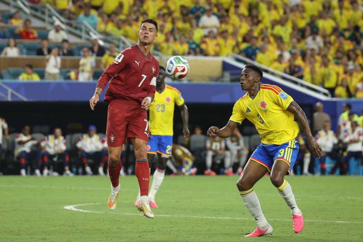 Jhon Lucumí in azione al Mondiale