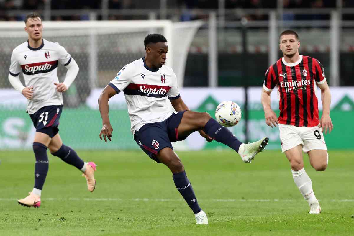 Jhon Lucumí controlla il pallone