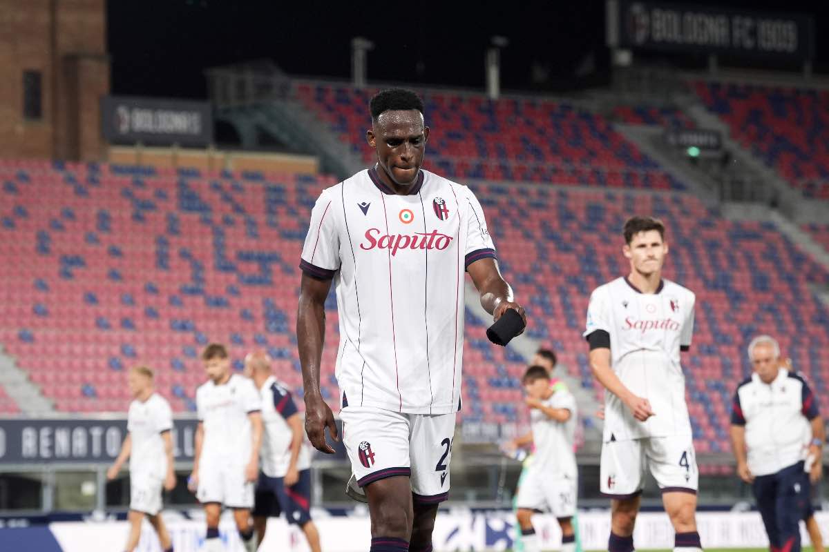 Jhon Lucumí esce dal campo sconsolato