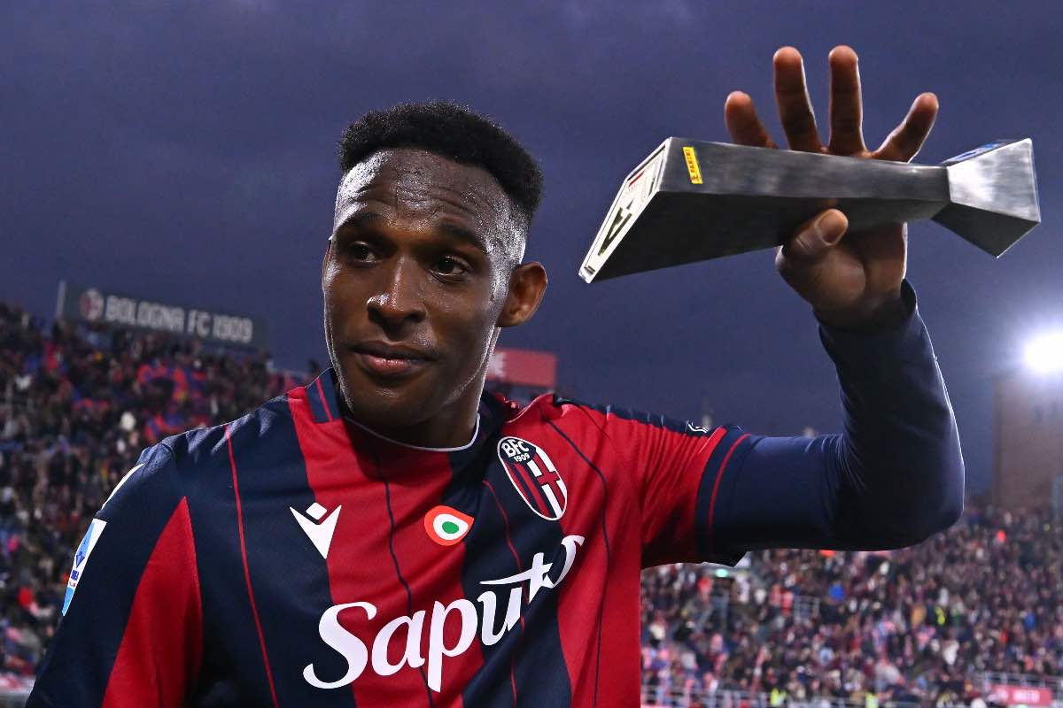 Jhon Lucumí con il premio MVP di Bologna-Napoli