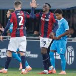 Jhon Lucumì e Emil Holm battono il cinque