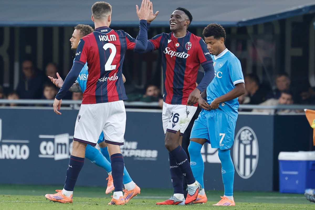 Jhon Lucumì e Emil Holm battono il cinque