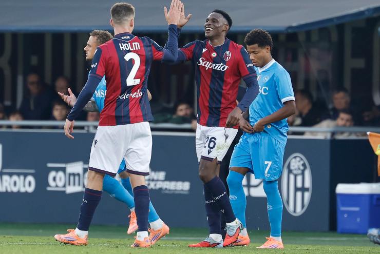 Jhon Lucumi e Emil Holm battono il cinque