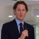 John Elkann in primo piano