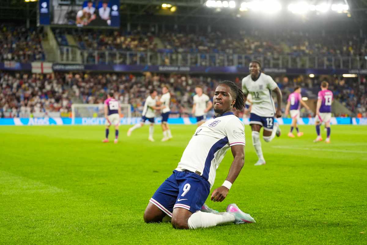 Jonathan Rowe esulta dopo un gol