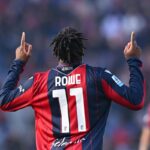 Rowe esulta dopo il gol