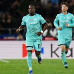 Rowe esulta dopo il gol