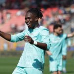 Rowe esulta dopo il gol