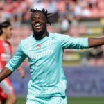 Jonathan Rowe esulta dopo il gol in Cremonese-Bologna