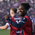 Jonathan Rowe festeggia il gol in Bologna-Hellas Verona