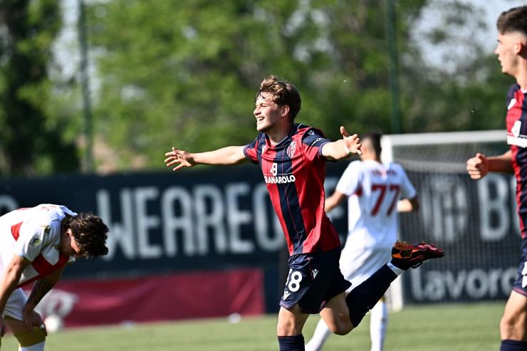 Jaku esulta dopo il gol