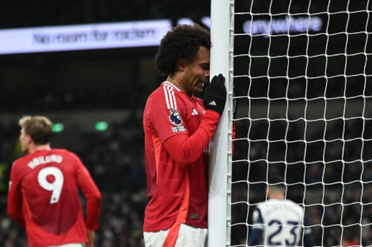 Joshua Zirkzee deluso col Manchester United