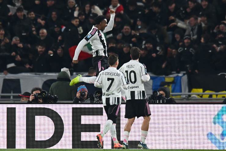 Juan Cabal esulta dopo il gol