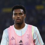 Juan Cabal durante il pre-partita di Hellas Verona-Juventus