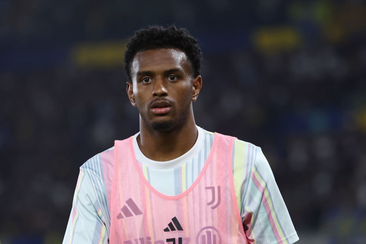Juan Cabal durante il pre-partita di Hellas Verona-Juventus