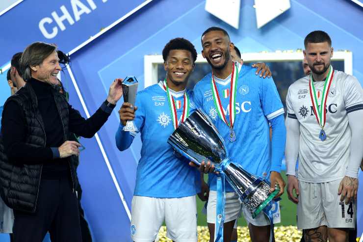 Juan Jesus e Neres festeggiano con la Coppa