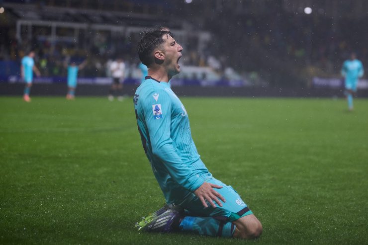 Miranda esulta dopo il gol