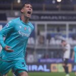 Miranda esulta dopo il gol