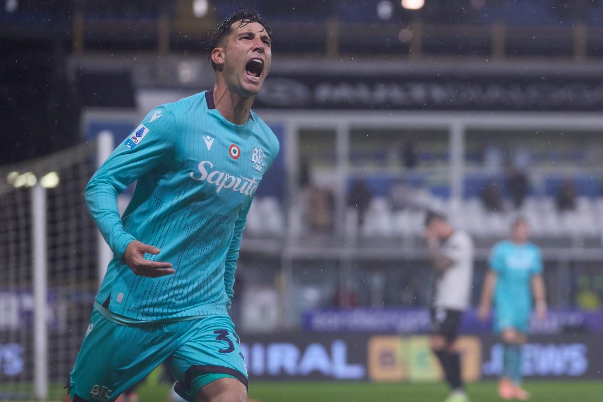 Miranda esulta dopo il gol