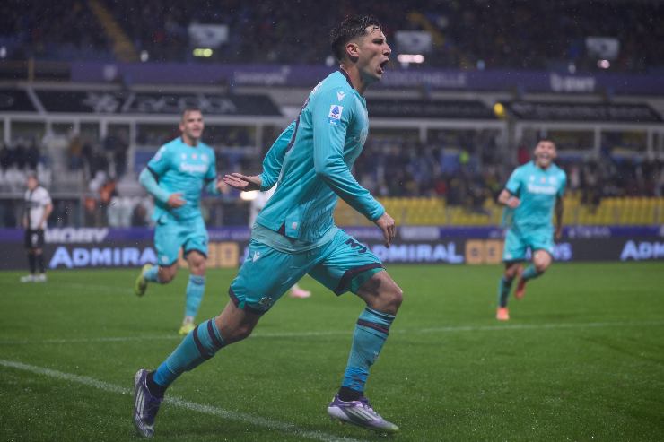 Miranda esulta dopo il gol