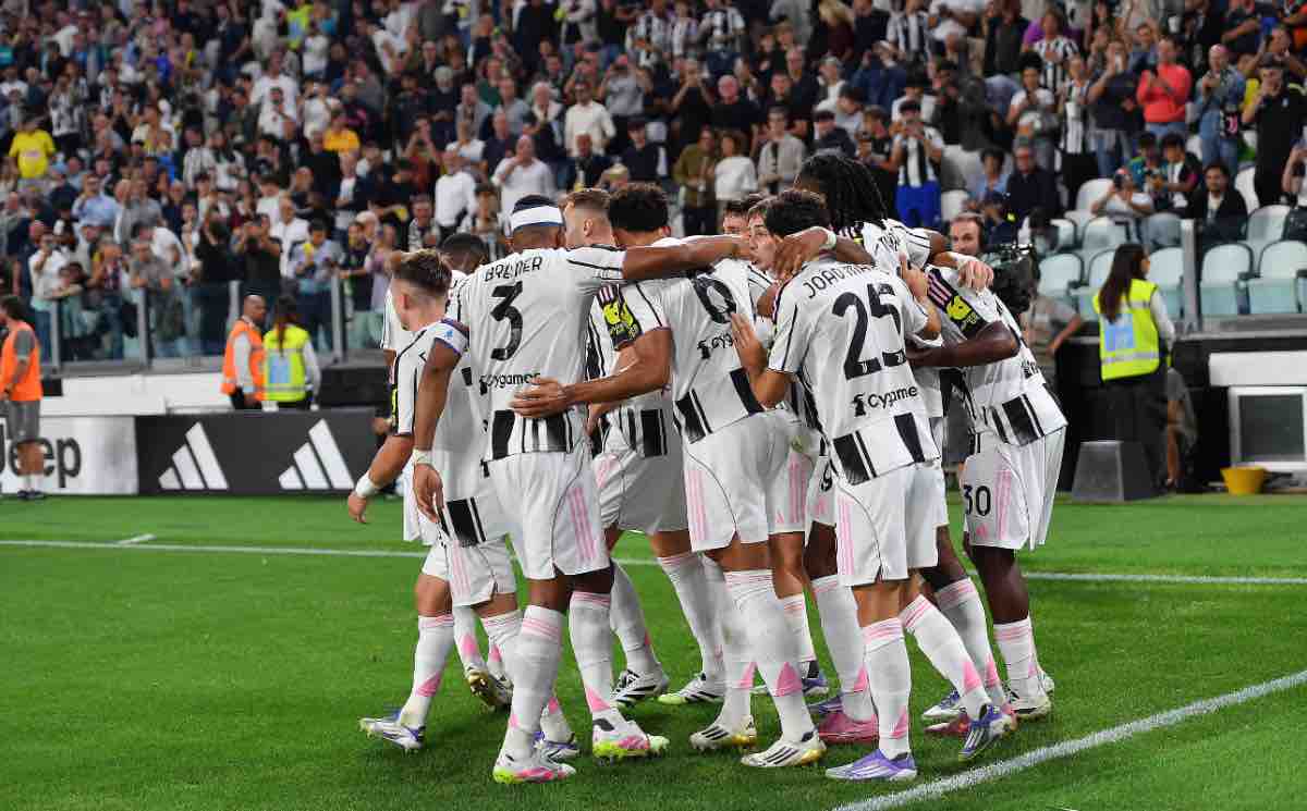 La Juventus esulta dopo il goal con il Parma